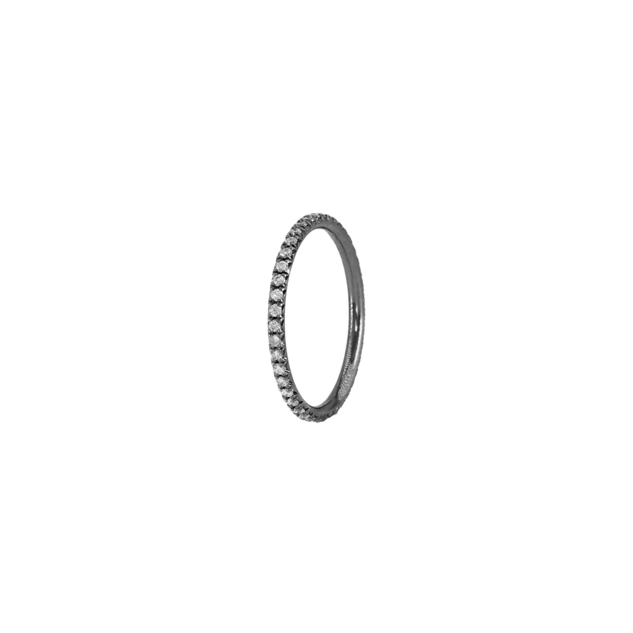 the petite ètoile noir eternity ring