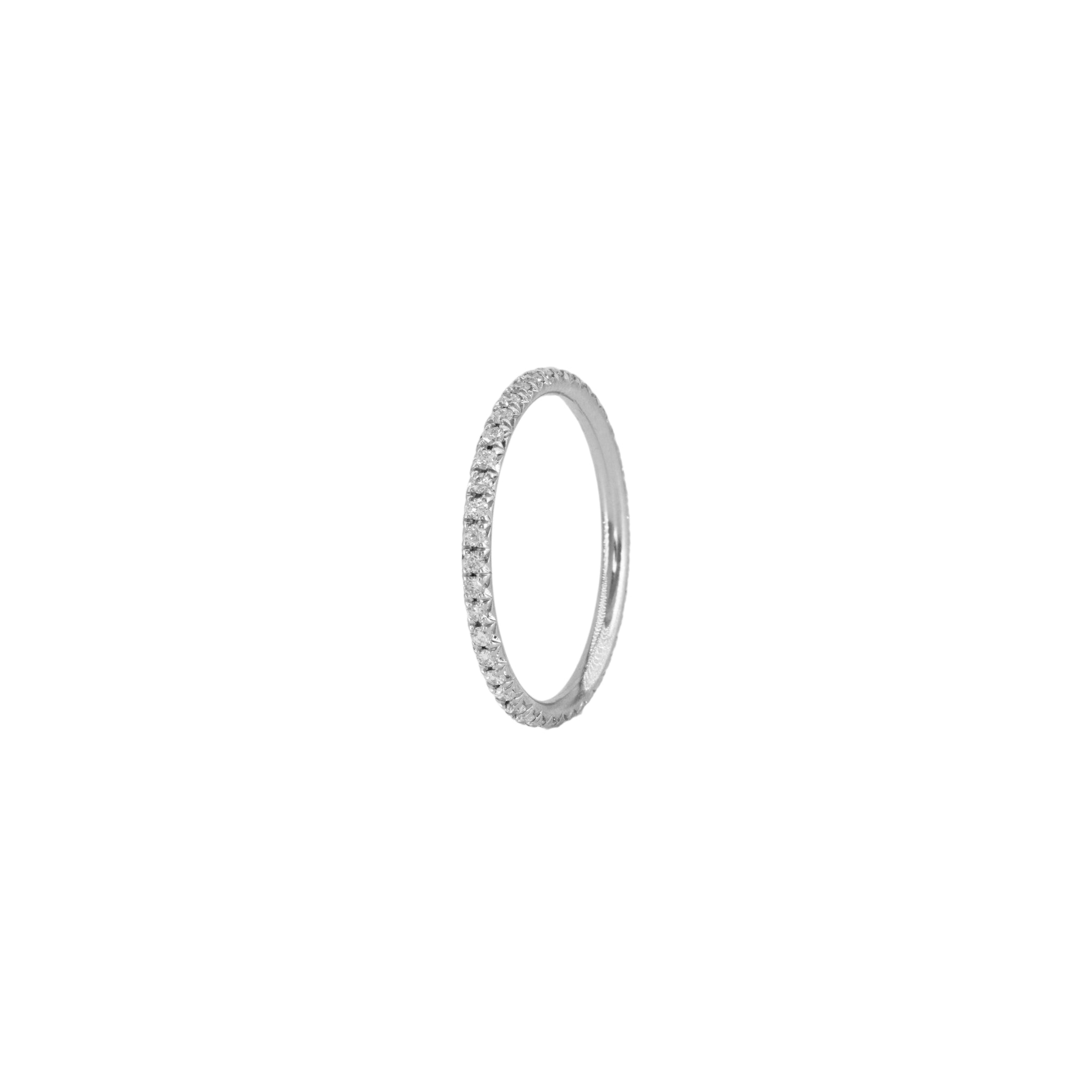 the petite ètoile platinum eternity ring